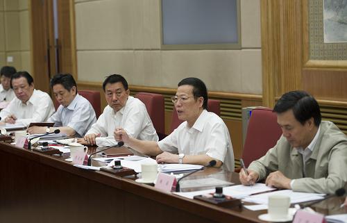 5月24日,中共中央政治局常委、國(guó)務(wù)院副總理張高麗在北京主持召開四川省和有關(guān)部門負(fù)責(zé)同志會(huì)議,貫徹落實(shí)習(xí)近平總書記重要講話和李克強(qiáng)總理的要求,研究部署災(zāi)后恢復(fù)重建工作。新華社記者 謝環(huán)馳 攝