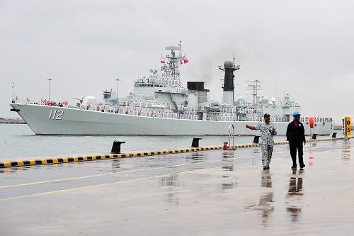 9月5日,中國海軍導(dǎo)彈驅(qū)逐艦哈爾濱艦抵達(dá)新加坡樟宜海軍基地。新華社發(fā)(鄧智煒 攝)