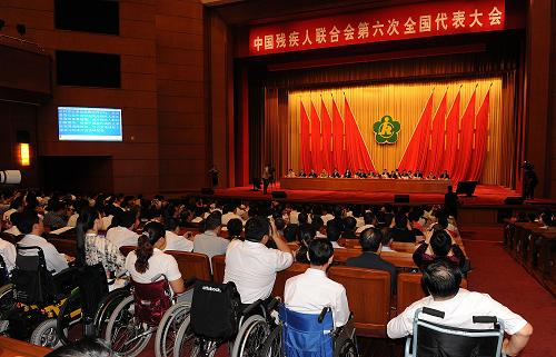 9月19日,中國殘疾人聯(lián)合會(huì)第六次全國代表大會(huì)在北京勝利閉幕。國務(wù)委員、國務(wù)院殘疾人工作委員會(huì)主任王勇,中國殘聯(lián)名譽(yù)主席鄧樸方出席會(huì)議并講話。大會(huì)通過了關(guān)于第五屆主席團(tuán)報(bào)告的決議。中國殘聯(lián)第六屆主席團(tuán)主席張海迪主持大會(huì)。圖為大會(huì)現(xiàn)場(chǎng)。新華社記者 何俊昌 攝