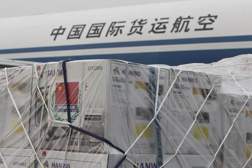 9月28日16時(shí)許,中國(guó)政府向巴基斯坦政府提供的地震救災(zāi)人道主義物資開(kāi)始從北京首都國(guó)際機(jī)場(chǎng)啟運(yùn)。新華社記者 邢廣利攝