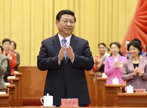 10月28日,中國婦女第十一次全國代表大會(huì)在北京人民大會(huì)堂開幕。這是中共中央總書記、國家主席、中央軍委主席習(xí)近平在主席臺(tái)向與會(huì)代表鼓掌致意。新華社記者 馬占成 攝