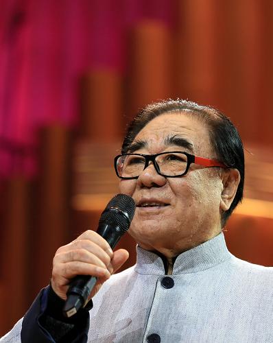 12月6日,金鐵霖在音樂(lè)會(huì)上發(fā)言。新華社發(fā)(王振 攝)