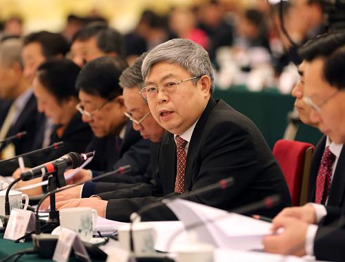 這是國務院扶貧辦主任劉永富在回答委員的詢問。新華社記者 劉衛(wèi)兵 攝