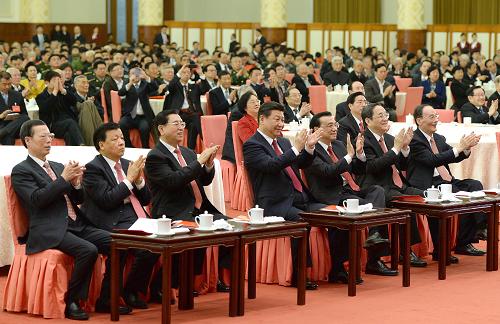 中共中央國務(wù)院舉行春節(jié)團(tuán)拜會 1月29日,中共中央、國務(wù)院在北京人民大會堂舉行2014年春節(jié)團(tuán)拜會。黨和國家領(lǐng)導(dǎo)人習(xí)近平、李克強、張德江、俞正聲、劉云山、王岐山、張高麗等同首都各界人士歡聚一堂,共迎新春。 新華社記者 馬占成 攝