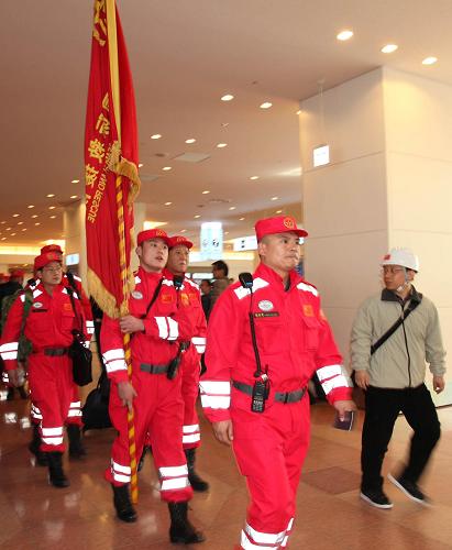 3月13日,15人組成的中國國際救援隊(duì)抵達(dá)日本東京羽田機(jī)場。新華社記者 馮武勇 攝
