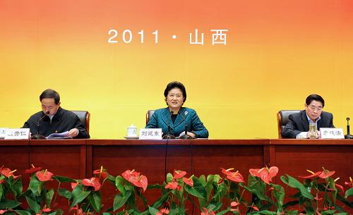 3月22日,中共中央政治局委員、國務(wù)委員劉延?xùn)|在太原出席全國中小學(xué)校舍安全工程現(xiàn)場(chǎng)會(huì)并講話。 新華社記者謝環(huán)馳攝