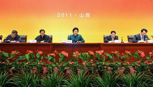 3月22日,中共中央政治局委員、國務(wù)委員劉延?xùn)|在太原出席全國中小學(xué)校舍安全工程現(xiàn)場(chǎng)會(huì)并講話。 新華社記者謝環(huán)馳攝