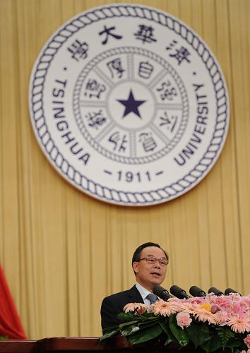 這是國內(nèi)大學(xué)代表、北京大學(xué)校長周其鳳發(fā)言。新華社記者 李濤 攝