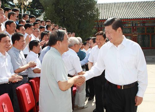 7月4日,中共中央政治局常委、中央書記處書記、國(guó)家副主席習(xí)近平在北京中南海會(huì)見優(yōu)秀黨員專家暑期學(xué)習(xí)考察團(tuán)成員。新華社記者劉衛(wèi)兵攝