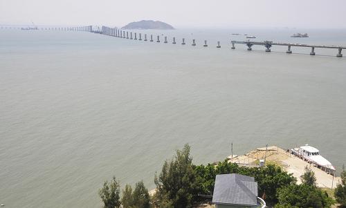 廣東南澳大橋建設(shè)初現(xiàn)“長虹臥波”(7月8日拍攝)。新華社發(fā)(林軍強(qiáng) 攝)