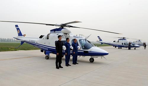 這是北京市公安局警務(wù)航空總隊(duì)的警用直升機(jī)(7月16日攝)。新華社記者 李文 攝