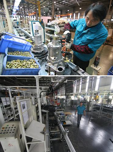這張拼版照片顯示的是:2月14日,廣西柳州市陽和工業(yè)區(qū)一家企業(yè)生產(chǎn)車間內(nèi),流水線上工人忙著安裝零配件(上圖);8月5日,該企業(yè)所有車間關(guān)電停止生產(chǎn),只剩一名工人查看設(shè)備(下圖)。 今年6月以來,受降雨少等多種因素影響,廣西柳州的供電形勢急劇緊張,電力缺口達(dá)到紅色警戒線。近日,廣西柳州市下發(fā)緊急通知,出臺20項措施保障民生用電。其中,對全市1000多家企業(yè)實施“停二開五”“停三開四”“停四開三”等輪換用電方案,以保障居民生活用電。 新華社發(fā)(黎寒池 攝)