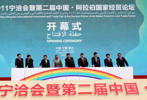 這是中共中央政治局常委、全國政協(xié)主席賈慶林等為開幕式剪彩。新華社記者 劉衛(wèi)兵 攝