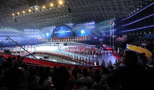 10月19日,中華人民共和國(guó)第八屆殘疾人運(yùn)動(dòng)會(huì)閉幕式在浙江省杭州市黃龍?bào)w育館舉行。圖為閉幕式現(xiàn)場(chǎng) 新華社記者 韓傳號(hào) 攝