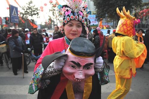 12月23日,大屯鄉(xiāng)群眾在啟動儀式上進行民俗表演。新華社發(fā)(沈鵬攝)