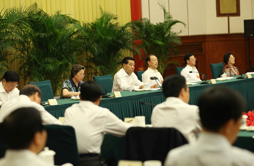 9月4日,人民政協(xié)理論研究工作座談會(huì)在北京開(kāi)幕。中共中央政治局常委、全國(guó)政協(xié)主席賈慶林出席開(kāi)幕式并發(fā)表重要講話。新華社記者 劉衛(wèi)兵 攝