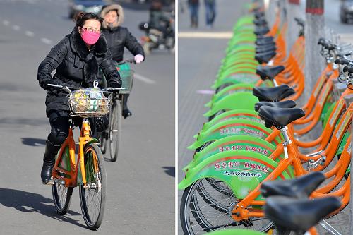 左圖:市民騎著公共自行車在太原街頭;右圖:印有“綠色出行,低碳生活”字樣的公共自行車(拼版照片,12月5日攝)。新華社記者 詹彥 攝