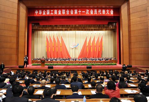 12月7日,中華全國(guó)工商業(yè)聯(lián)合會(huì)第十一次會(huì)員代表大會(huì)在北京開幕。中共中央政治局常委、中央書記處書記劉云山會(huì)見全體與會(huì)代表,并代表中共中央、國(guó)務(wù)院致賀詞。新華社記者 李濤 攝