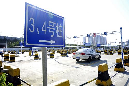 深圳市交警局車管所原科目二樁考考場已全部完成針對新規(guī)的改造(2012年12月31日攝)。新華社記者 梁旭 攝