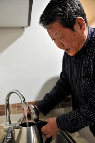 1月23日,會(huì)員公寓里配有小廚房,會(huì)員可以自己燒水做飯。新華社發(fā)(張晨霖?cái)z)