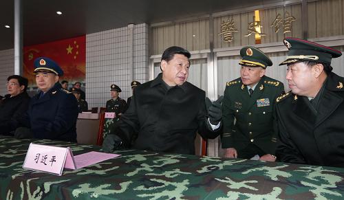 1月29日,中華民族的傳統(tǒng)節(jié)日春節(jié)來臨之際,中共中央總書記、中共中央軍委主席習(xí)近平到武警部隊視察,代表黨中央、國務(wù)院和中央軍委,向武警部隊全體官兵致以節(jié)日的問候。這是習(xí)近平在武警北京市總隊十三支隊觀摩緊急出動演練。新華社記者 李剛 攝