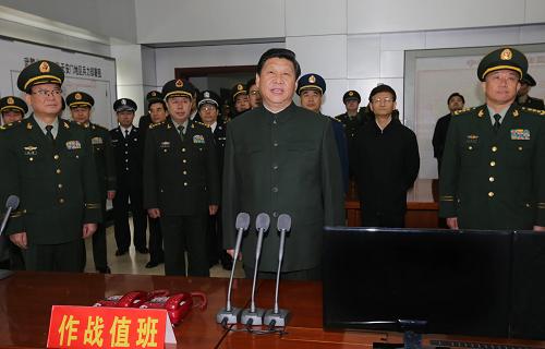 1月29日,中華民族的傳統(tǒng)節(jié)日春節(jié)來臨之際,中共中央總書記、中共中央軍委主席習(xí)近平到武警部隊視察,代表黨中央、國務(wù)院和中央軍委,向武警部隊全體官兵致以節(jié)日的問候。這是習(xí)近平在武警北京市總隊作戰(zhàn)勤務(wù)值班室與天安門廣場國旗哨兵視頻通話。新華社記者 李剛 攝
