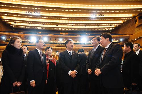 3月21日,中國國務(wù)院副總理、中俄旅游年中方組委會主席汪洋(中)在俄羅斯首都莫斯科檢查指導(dǎo)俄羅斯“中國旅游年”開幕式籌備工作。新華社記者姜克紅攝