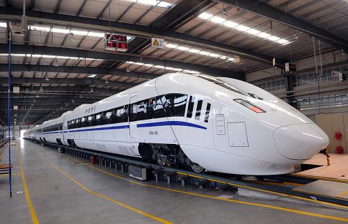 這是4月17日拍攝的由中國(guó)北車唐山軌道客車有限責(zé)任公司制造的時(shí)速250公里的城際動(dòng)車組列車。新華社發(fā)(吳宏道 攝)