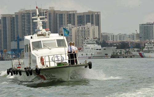 海南海事局近日啟動了“春潮行動”,全面推出十大舉措服務(wù)海南國際旅游島建設(shè),以優(yōu)質(zhì)高效的海事服務(wù)助推海南海洋經(jīng)濟(jì)發(fā)展和海南海洋強(qiáng)省戰(zhàn)略。新華社記者 趙穎全 攝