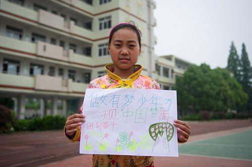 5月10日,11歲的藏族孩子古春梅表達了對未來生活的憧憬。新華社記者 杜宇 攝