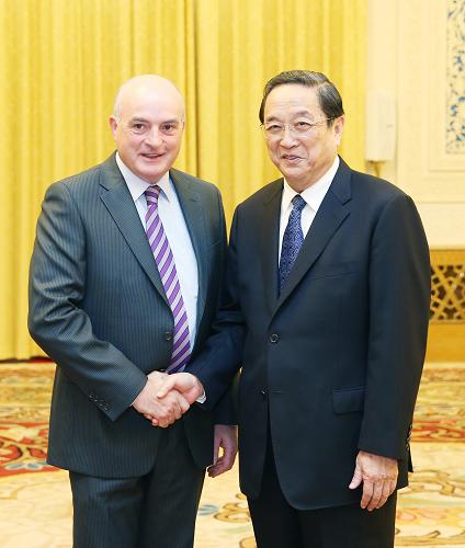 5月14日,全國(guó)政協(xié)主席俞正聲在北京人民大會(huì)堂會(huì)見愛爾蘭議會(huì)眾議長(zhǎng)巴雷特、參議長(zhǎng)伯克。這是俞正聲和愛爾蘭議會(huì)參議長(zhǎng)伯克握手。 新華社記者姚大偉攝