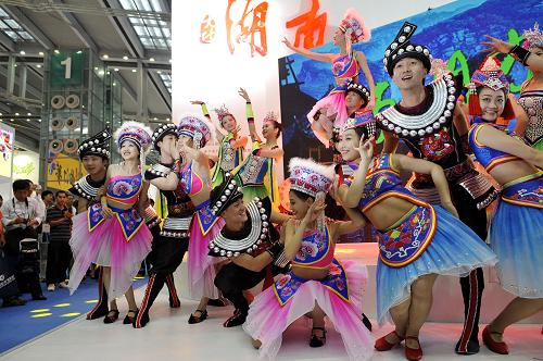 5月17日,文博會(huì)湖南館舉行地方舞蹈表演。新華社記者 梁旭攝