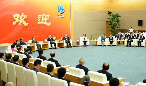6月15日,中共中央政治局常委、全國政協(xié)主席俞正聲在廈門海峽會(huì)議中心會(huì)見出席第五屆海峽論壇的兩岸各界人士。新華社記者李濤攝