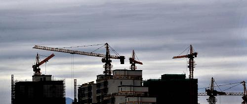 這是寧夏銀川市一處在建商品房外景(6月18日攝)。新華社記者 王鵬 攝