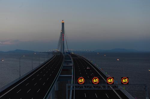 已經(jīng)竣工的嘉紹跨海大橋(7月17日攝)。新華社記者 徐昱 攝
