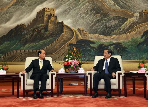 9月12日,中共中央政治局常委、全國政協(xié)主席俞正聲在北京人民大會(huì)堂會(huì)見臺(tái)灣海基會(huì)董事長林中森率領(lǐng)的董監(jiān)事參訪團(tuán)一行。新華社記者 劉衛(wèi)兵 攝