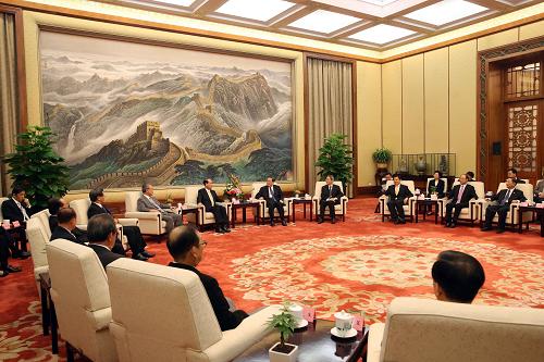 9月12日,中共中央政治局常委、全國政協(xié)主席俞正聲在北京人民大會(huì)堂會(huì)見臺(tái)灣海基會(huì)董事長林中森率領(lǐng)的董監(jiān)事參訪團(tuán)一行。新華社記者 劉衛(wèi)兵 攝