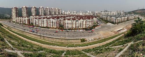 門頭溝區(qū)一處建成交付使用的棚戶區(qū)搬遷安置小區(qū)。新華社記者 李欣 攝