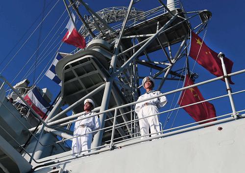 9月28日,青島艦駛離澳大利亞紐卡斯?fàn)柛垴傁蚪芫S斯灣參加兵力海上集結(jié)。新華社記者 查春明 攝