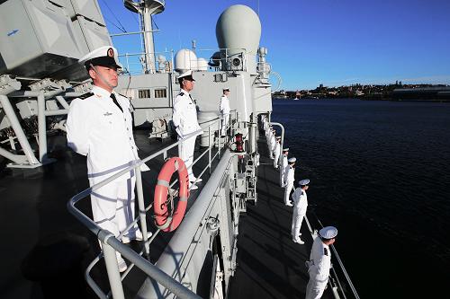 9月28日,青島艦駛離澳大利亞紐卡斯?fàn)柛垴傁蚪芫S斯灣參加兵力海上集結(jié)。新華社記者 查春明 攝