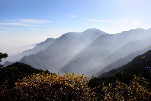 江西廬山風(fēng)景區(qū)含鄱口秋景(2012年11月19日攝)。新華社發(fā)(傅建斌 攝)
