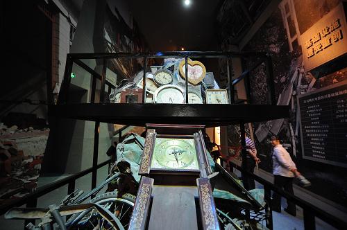 5月9日,參觀者在“5·12”汶川特大地震紀(jì)念館內(nèi)參觀。新華社發(fā)(薛玉斌 攝)