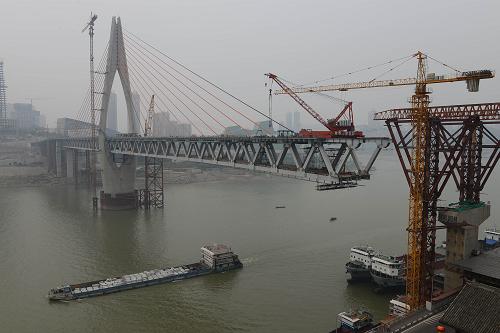 這是建設(shè)中的的重慶千廝門嘉陵江大橋(9月23日攝)。新華社發(fā)(周會(huì) 攝)