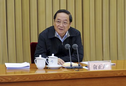 第四次全國對(duì)口支援新疆工作會(huì)議9月23日至24日在北京召開。中共中央政治局常委、全國政協(xié)主席俞正聲,中共中央政治局常委、國務(wù)院副總理張高麗出席會(huì)議并作重要講話。這是俞正聲作重要講話。新華社記者 張鐸 攝