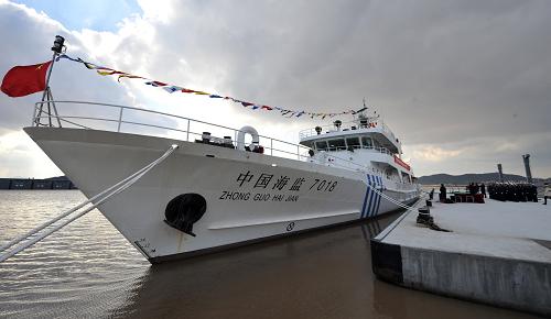 1月14日,在中國(guó)海監(jiān)東??傟?duì)舟山維權(quán)執(zhí)法基地,舟山首艘600噸級(jí)海監(jiān)船——中國(guó)海監(jiān)7018船正式交付入列。新華社發(fā)(沈磊 攝)