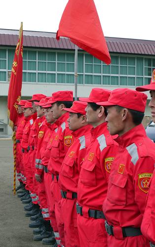 3月20日,中國國際救援隊員在日本巖手縣大船渡駐地出席撤離儀式。新華社記者 劉華 攝