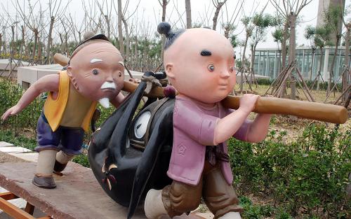 圖為國家動漫園門前的中國傳統(tǒng)動畫形象(5月22日攝)。新華社記者 毛振華 攝