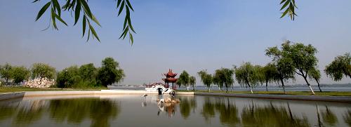 淮北國家礦山公園南湖塌陷地休閑娛樂區(qū)一角(5月28日拍攝)。新華社發(fā)(陳幫干 攝)