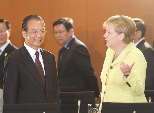 6月28日,中國國務(wù)院總理溫家寶同德國總理默克爾在柏林共同主持首輪中德政府磋商。新華社記者 黃敬文 攝