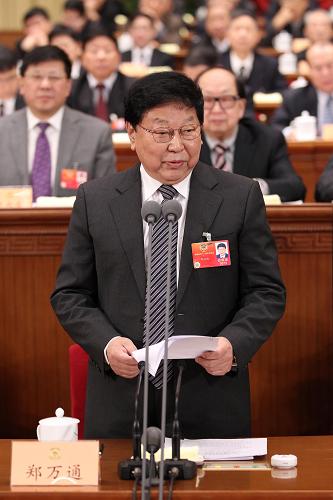 3月11日,全國政協(xié)十一屆五次會(huì)議在北京人民大會(huì)堂舉行第四次全體會(huì)議。全國政協(xié)副主席鄭萬通主持會(huì)議。新華社記者 蘭紅光 攝
